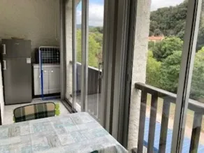 Apartamento F2 Cómodo con Estacionamiento y Se Admiten Mascotas - Image 2