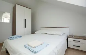 Belle maison de 3 chambres à Pucisca - Image 4