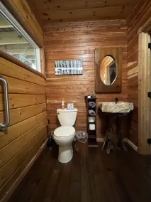 Waterside Cabin GREAT Fishing, 4 beds, 2 Kayaks Gated WI-FI parking Washer Dryer - Image 2
