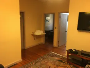 Cozy Three bedrooms,  one bath and kitchen - Image 2
