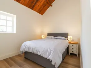 SWALLOW COTTAGE, romantic, character holiday cottage in Sandbach - Image 3