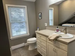 Falmouth Waterfront Carriage House Apt - Image 3