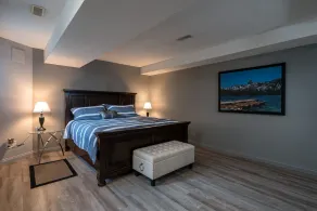 Rummelig lys suite - Image 4