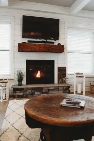 Stunning Lake Front Oasis - Image 3