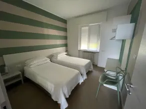Apt in Stresa, superb view of Lake Maggiore, balcony, WiFi, A/C, garage & garden - Image 4