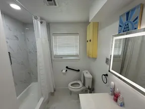 Comfy 3 Bedroom with smart TV and WiFi near Tinker - Image 4