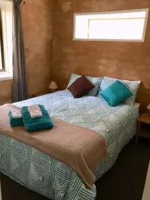 Frogsong Strawbale Cottage AQUA - Image 4