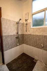 Spacious 4-Bed Apartment in Katugastota - Image 2