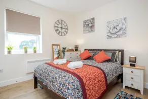 Elegant Luxury Flat, Converted Pub with Free Parking - Image 5
