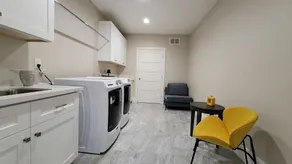 Newly built Gorgeous Guest house with private entrance - Image 2