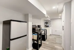 1 Bedroom Apartment Downtown - Close to Hospital and University - Image 5