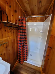 Cozy cottage get-away at Lake Winnipesaukee with swim access off dock - Image 4