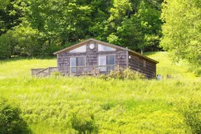 Rustic 4 Season Cabin Getaway with Stunning Mountain Views - Image 5