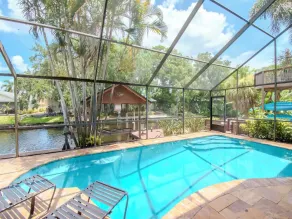 Waterfront Million Dollar Pool Home, 2 Küchen zur Unterhaltung, 2 Waschküchen - Image 4