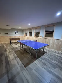 4bdrm Chalet-close to downtown & outdoor adventure - Image 3