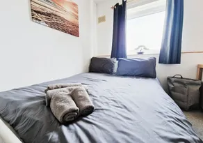 Comfy 3BR Flat on Quiet Street in Wollaton - Image 5