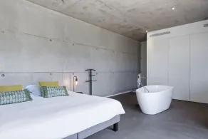 ARCHITECT-DESIGNED VILLA WITH POOL - Image 4