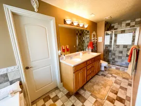 Sandy Pool House, Bar, Hot Tub and Gym, Sleeps 11! - Image 2