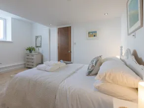 Hepworth Apartment - Image 5