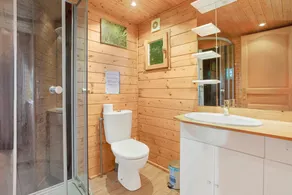 Chalet 'Joli En Bois' avec Terrasse Privée, Wi-Fi et Climatisation - Image 3