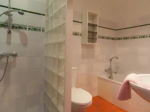 Charmante Villa mit Gemeinschaftspool - Image 3