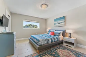 Fully Renovated Beach Condo in a Small Building - Image 5