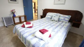 Blenheim Beach House - 3 mins from the door and the sands are between your toes - Image 5