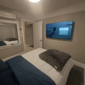 Beautiful Luxurious 3 Bedroom Townhouse - Image 5