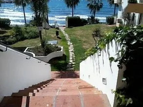 Luxo moderno loft de um quarto em frente ao mar com móveis de alta qualidade - Image 4
