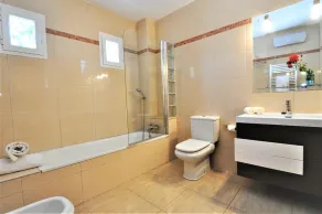 VILLA HUGO Casa en zona residencial tranquila Bahía Grande con Piscina Privada. Muy solicitado - WiFi Gratis - Image 5