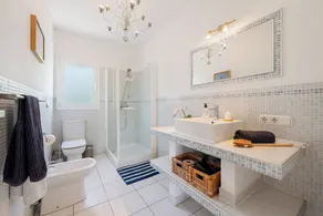 Vackert hus med stor trädgård och pool - perfekt för familjer och grupper! - Image 4