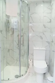 Modern Studio Apartment near Leeds City Centre  - sleep 3 people - Image 2