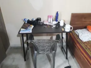 Studio apartment overlooking Select City Walk Mall - Image 4