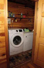 Spacious 3 bedroom cabin with hot tub - Image 2