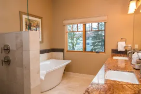 Luxurious Condominium 1 - 3 bedrooms available - Image 4