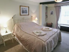 6 bedroom accommodation in Beaumaris, Anglesey - Image 3