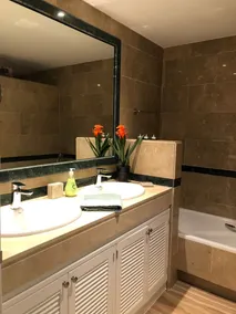 Beautiful modern apartment in the heart of Elviria - Image 2