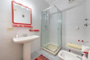 Strandvilla med privat pool och vattenrutschbana - Image 3