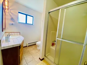 Auburn's Family Hideaway - 3 bedrooms with king bed, BBQ, Internet, jet tub - Image 2