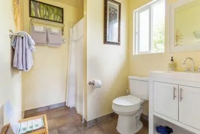Cozy Rainforest Retreat with Private Hot Tub, 5 mins to Volcanoes Natl Park - Image 2