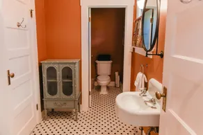 The Cottage: One bedroom w/mini fridge & private bath. - Image 3