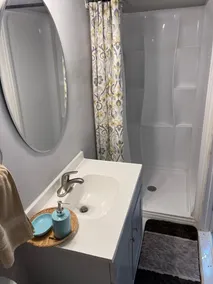 Cozy ,Charming and Comfy Tiny Home with Beautiful View in a Quiet Area - Image 2