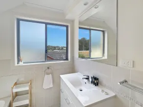 Beachside Retreat With Garage Parking - Image 5