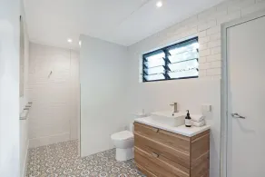 Ideal family holiday home positioned in popular central Point Lookout - Image 3