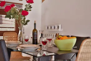 Lovely house close to the lake with panoramic lake and mountain views - Image 5