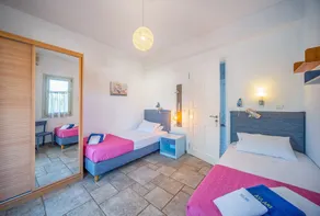 Belle villa en bord de mer, à quelques pas de la mer cristalline. - Image 3