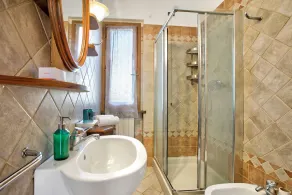 Chianti Wine Site Apt Private Balcony - Happy Rentals - Image 3