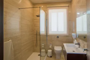 Contemporary Apartment with un-obstructed Sea Views and Private Infinity Pool - Image 2