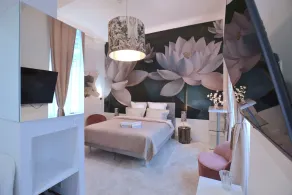 NEWLY RENOVATED CHIC & GLAMOR LARGE STUDIO - Image 4