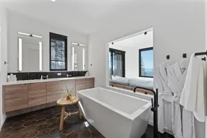 @HouseonGlacier - Modern Ski-in, Ski-Out Chalet with Private Hot Tub & View - Image 3